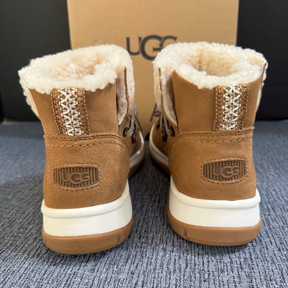 UGG Women’s Lakesider Heritage Lace Waterproof Booties. - Picture 9 of 16